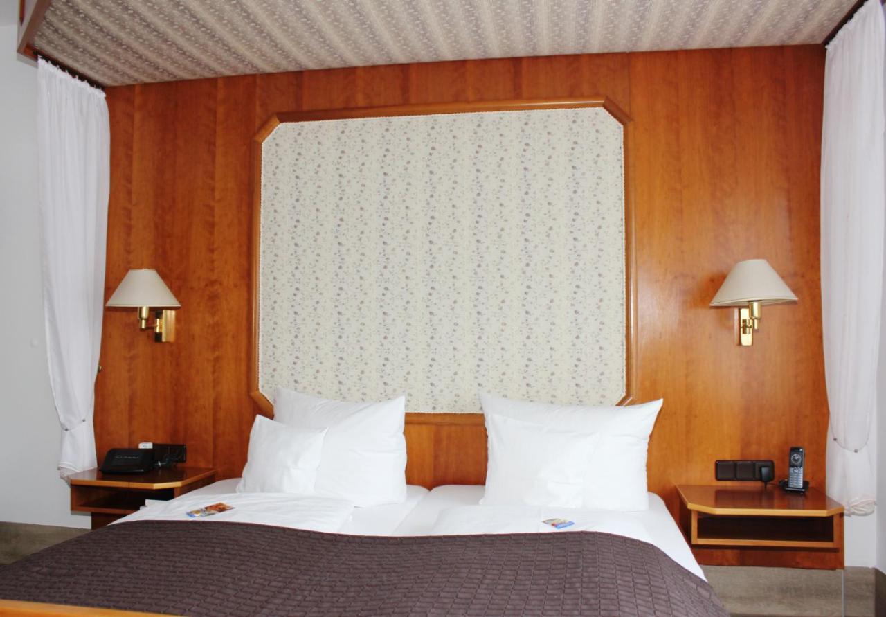 Landhotel Zum Boehm Roth  ภายนอก รูปภาพ