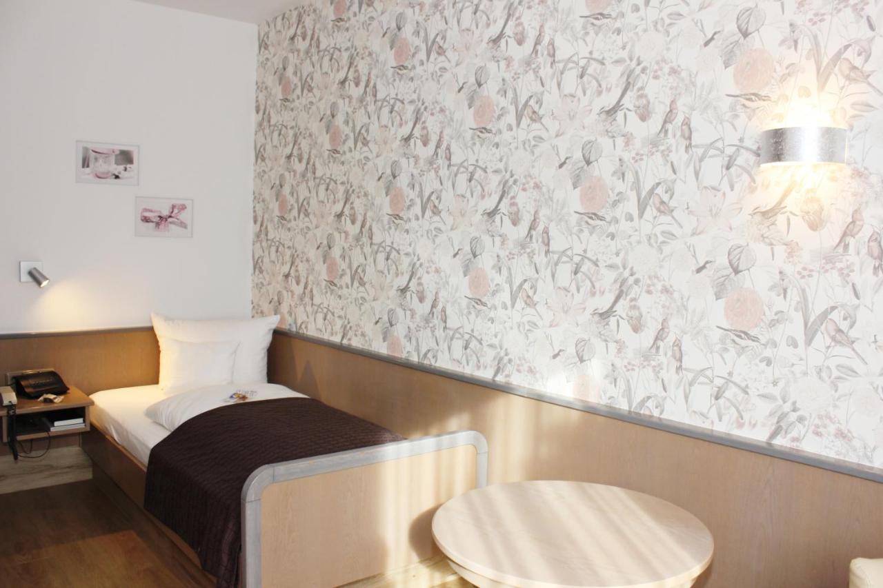Landhotel Zum Boehm Roth  ภายนอก รูปภาพ