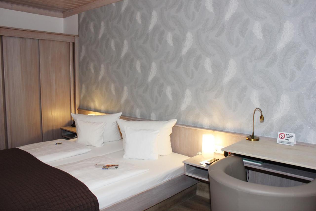 Landhotel Zum Boehm Roth  ภายนอก รูปภาพ